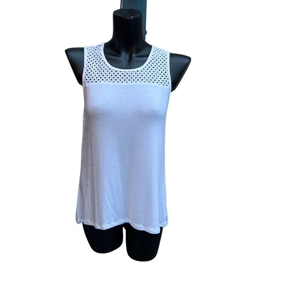 Red Haute NWT Sleeveless Lace Back Scoop Neck Pullover Blouse Top White Size S - Picture 1 of 9